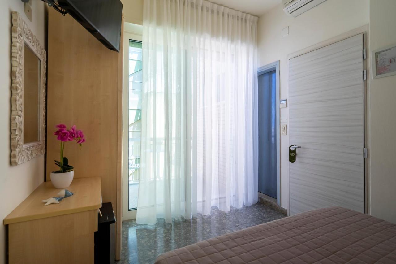 Hotel Constellation Ρίμινι Εξωτερικό φωτογραφία