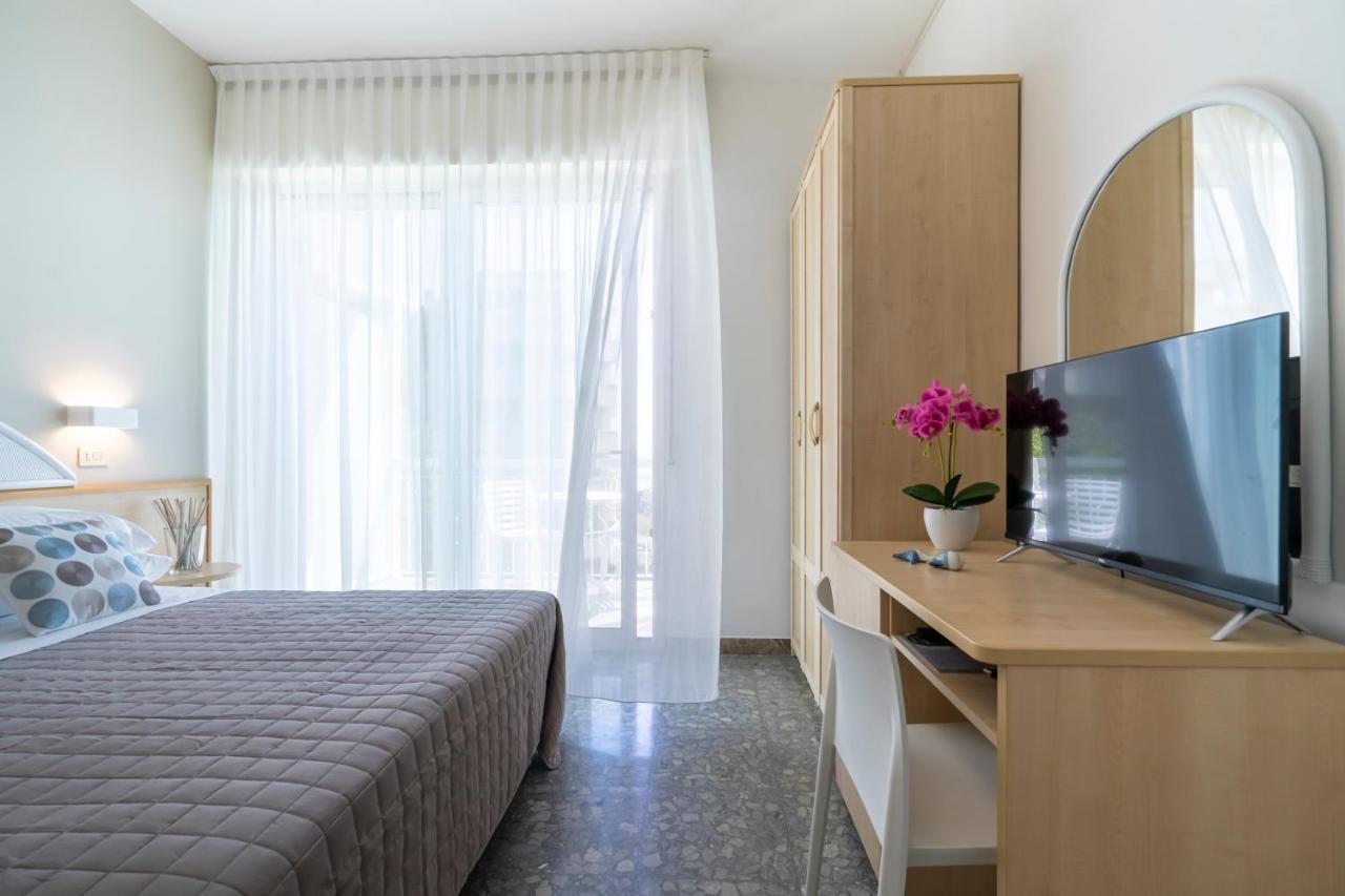 Hotel Constellation Ρίμινι Εξωτερικό φωτογραφία