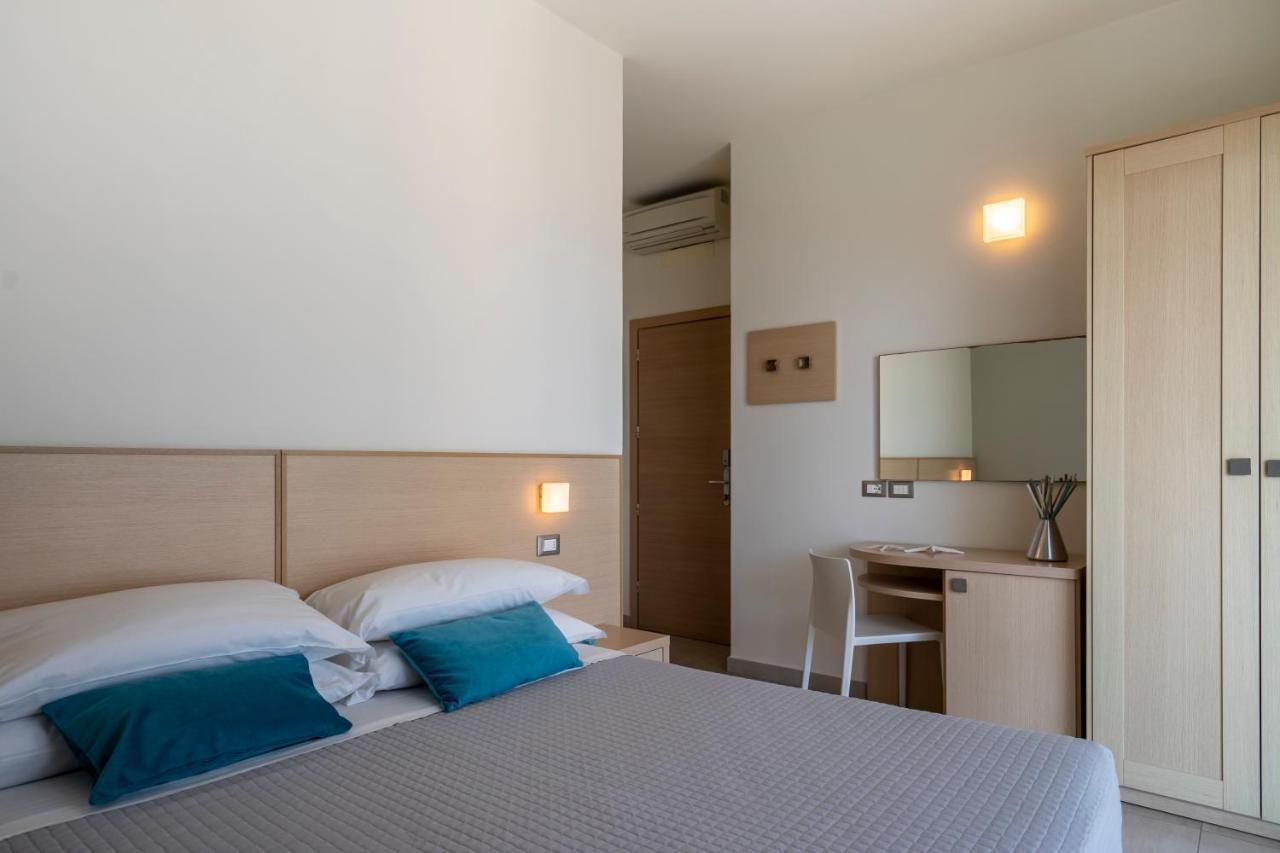 Hotel Constellation Ρίμινι Εξωτερικό φωτογραφία