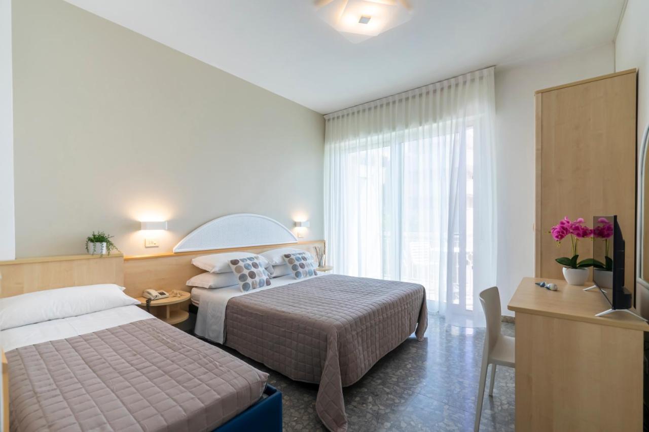 Hotel Constellation Ρίμινι Εξωτερικό φωτογραφία