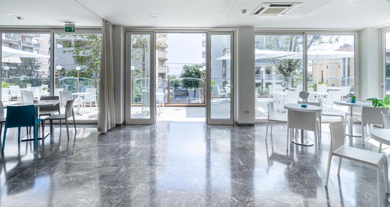Hotel Constellation Ρίμινι Εξωτερικό φωτογραφία